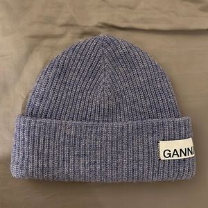 🧢 beanie from ganni
